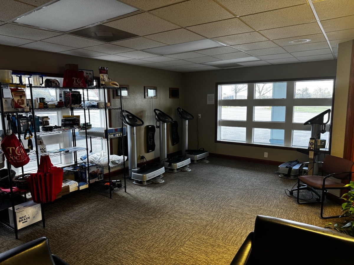 Rehab room with vibration platforms